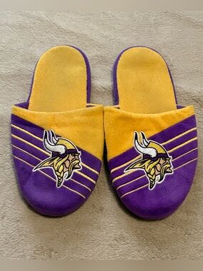 Minnesota Vikings Plush Slippers – Men’s 9–10